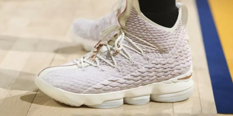 rose lebron 15