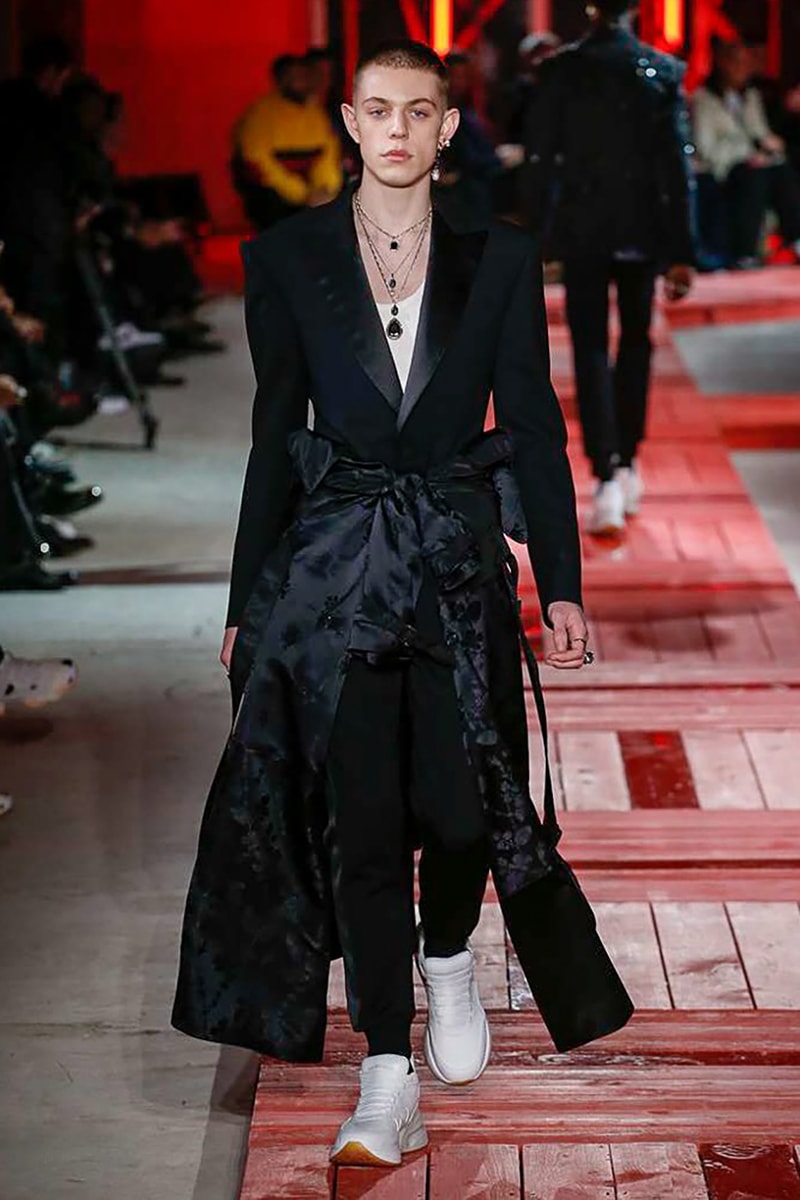 Alexander McQueen 2018 Fall Winter Collection paris fashion week mens 2018 fall winter pfw pfwm