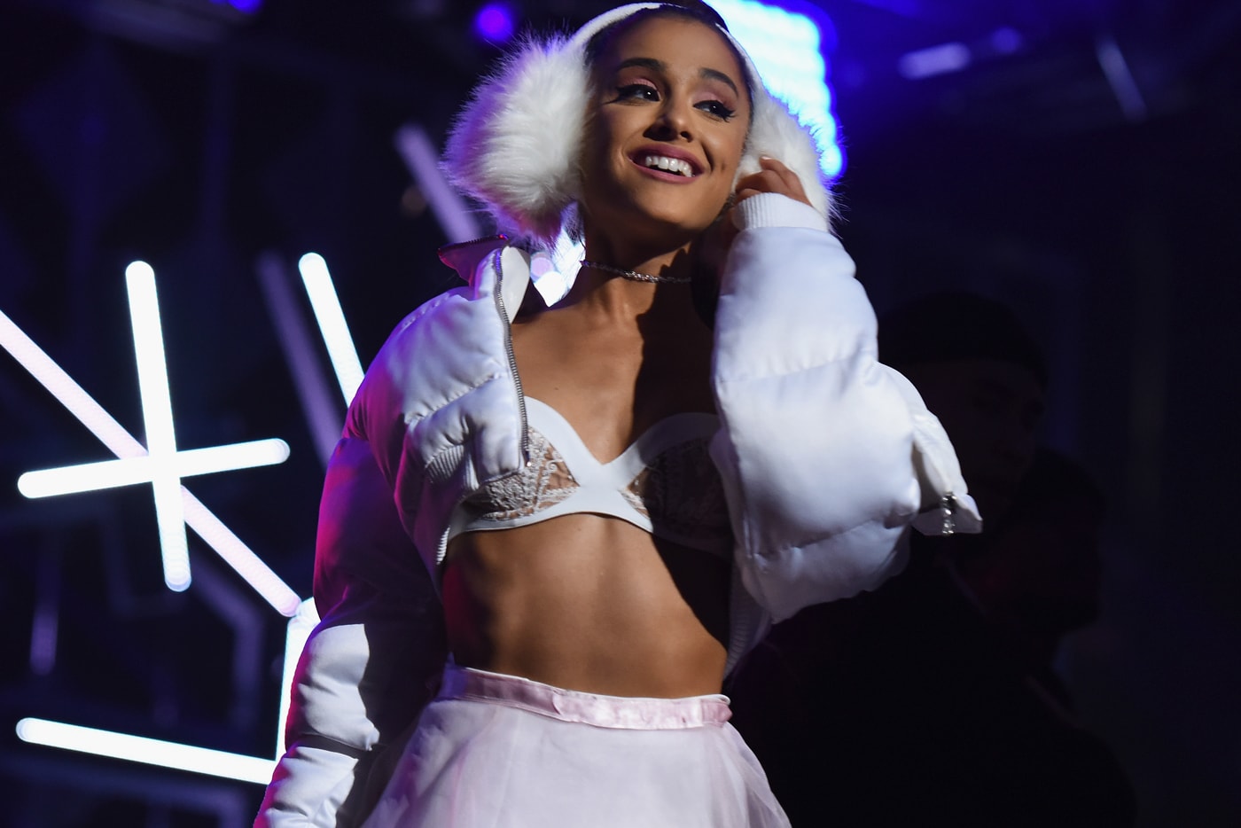 ariana-grande-connects-with-nathan-sykes-for-his-ballad-over-and-over-again