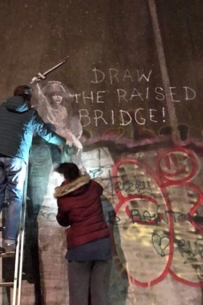 Banksy Hull Mural Window Cleaner Art Artwork Draw The Raised Bridge Street Art