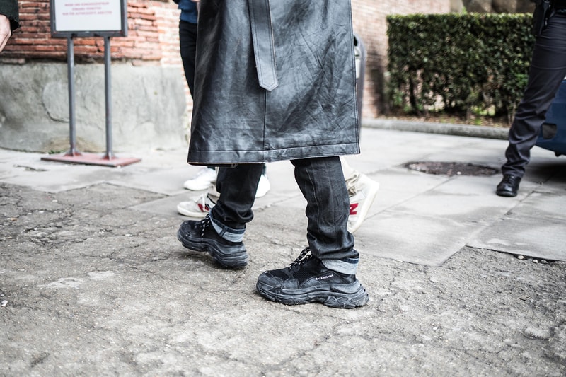 Pitti Uomo 93 Fall/Winter 2018 Streetsnaps Balenciaga, Off-White™ Raf Simons Gucci Louis Vuitton Supreme BAPE Balenciaga Triple S YEEZY Wave Runner 700 Gucci Rhyton  J.W.Anderson "Glitter_Gutter" Converse Vetements Reebok Virgil Abloh's The Ten
