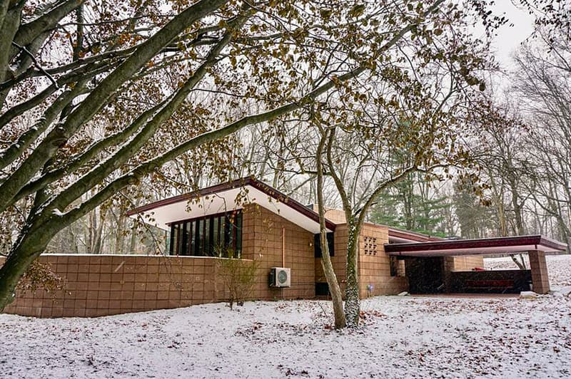 Frank Lloyd Wright Eppstein House Airbnb Michigan