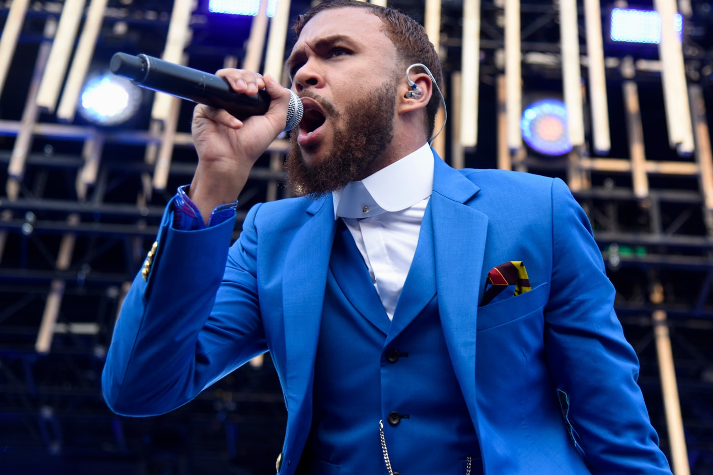 jidenna-brings-the-old-school-back-for-knickers-video