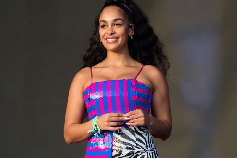 jorja-smith-blue-lights-starbucks