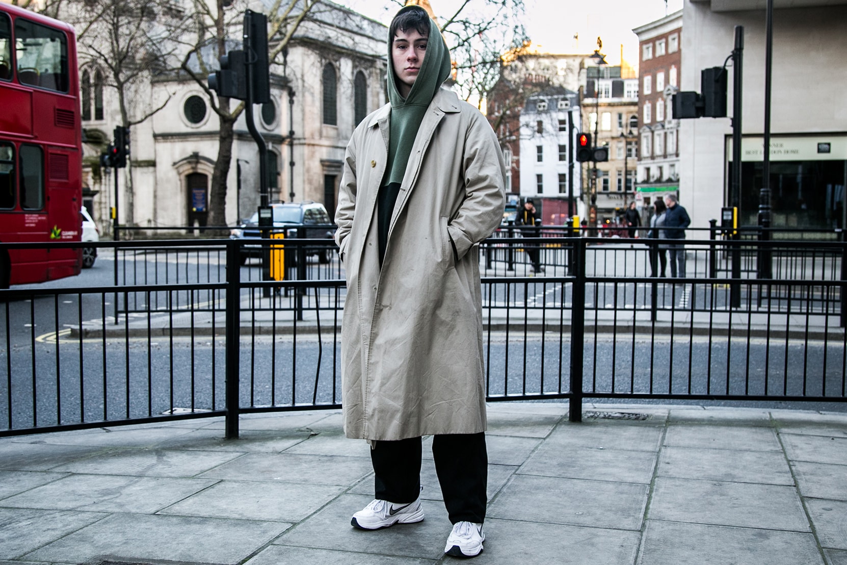 London Fashion Week Men's Fall/Winter 2018 Street Style Streetsnaps Balenciaga Nike Virgil Abloh Off-White Triple-S A-COLD-WALL*