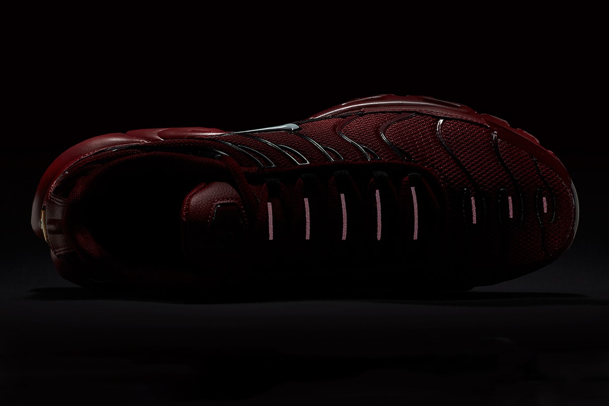 Nike Air Max Plus Team Red 20th Anniversary Release Info Drops Date January 2018 Sneakers Runners 3M