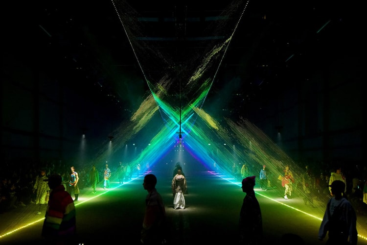 United Visual Artists Discusses Installation for Burberry's London Fashion Week Show