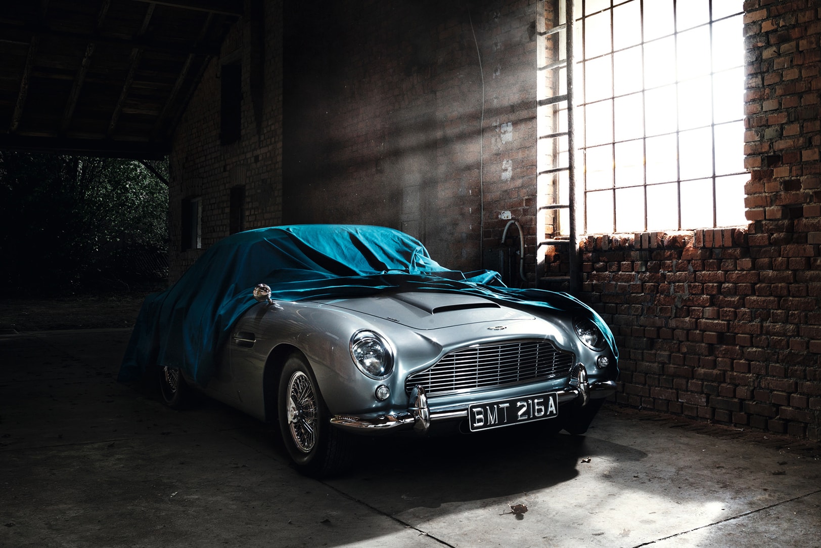 Classic Cars Parked Garages Ateliers WE! Shoot It Photography Project Ferrari Porsche Bentley