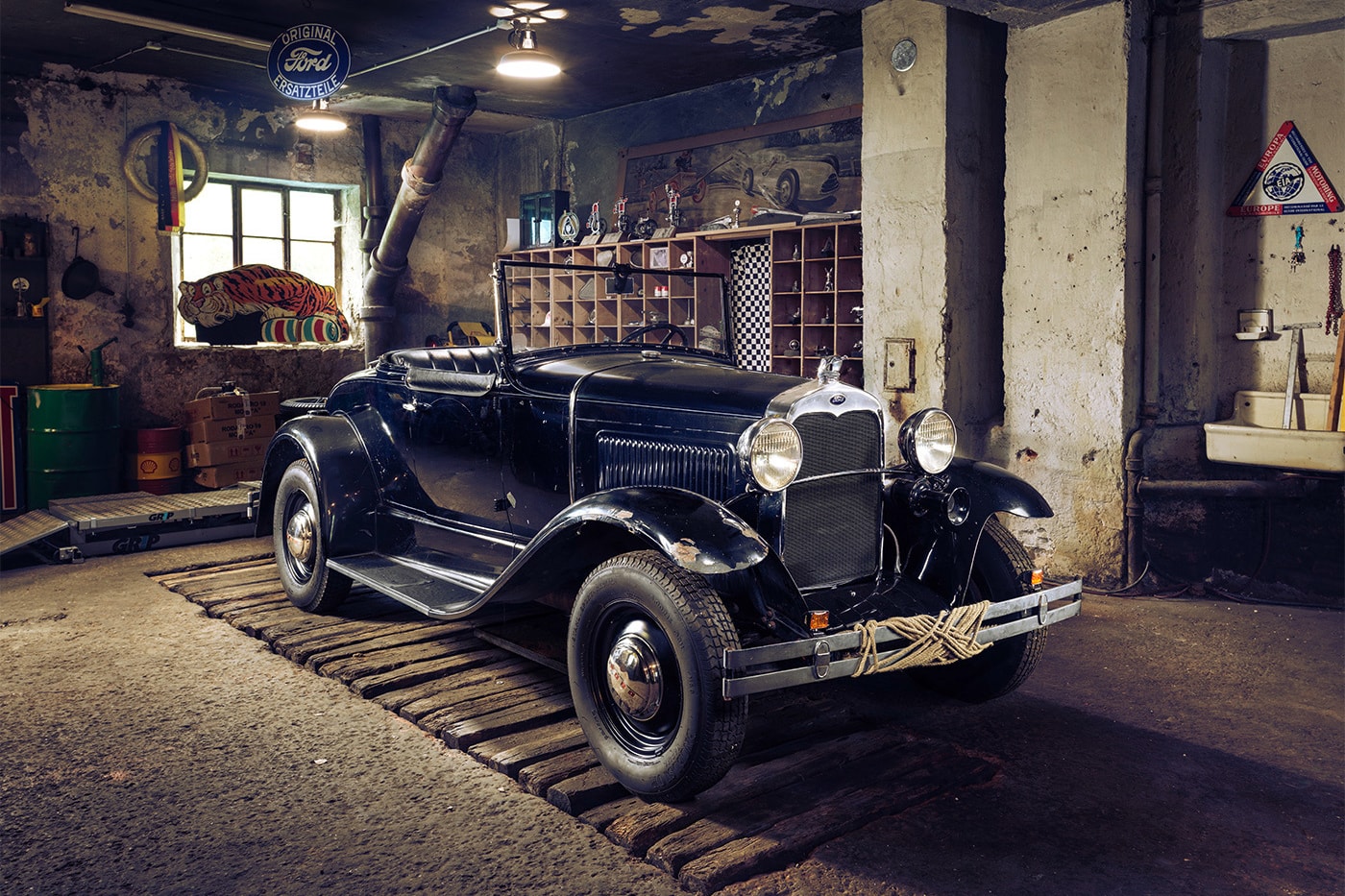 Classic Cars Parked Garages Ateliers WE! Shoot It Photography Project Ferrari Porsche Bentley