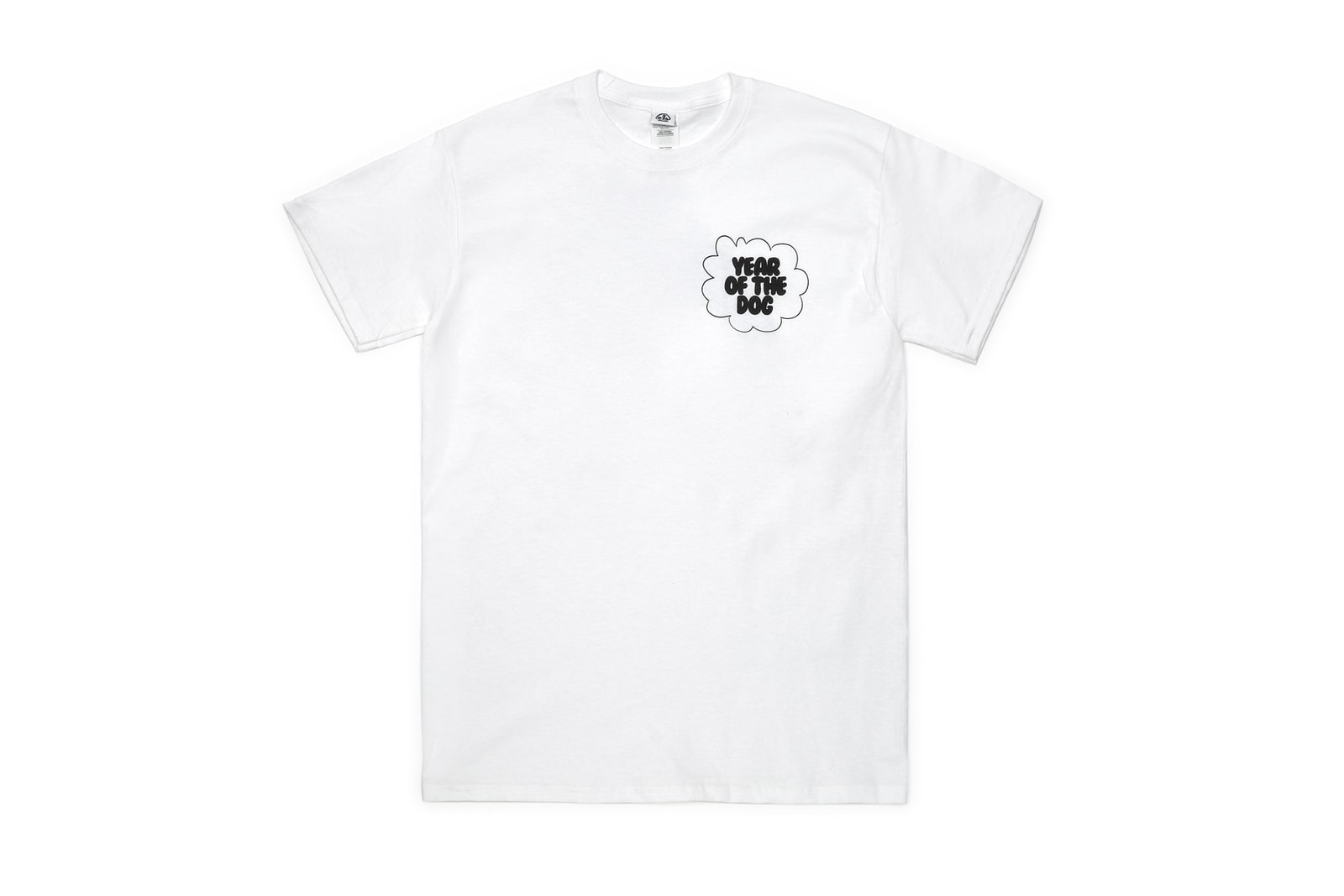 Dover Street Market が STÜSSY や BAPE®️ とともに戌年Tシャツコレクションを発表 〈NikeLab〉、〈Noah〉、〈Bianca Chandon〉、〈doublet〉、〈Richardson〉、〈Undercover〉など超豪華なラインアップで2018年を祝福 今年も早いもので、すでに1ヶ月半が経過。読者のみなさんも正月気分がすっかり抜けきり、本格的に仕事や学業に精を出しはじめている頃ではないだろうか。だが、中国は2月16日（金）に旧正月を迎える。そこで『Dover Street Market』が2018年を祝福する意味を込めて、戌年Tシャツコレクションを制作。ひとまずは本プロジェクトに参加するブランドを列挙してみよう。〈STÜSSY（ステューシー）〉、〈BAPE®️（ベイプ）〉、〈NikeLab（ナイキラボ）〉、〈Noah（ノア）〉、〈Bianca Chandon（ビアンカ シャンドン）〉、〈doublet（ダブレット）〉、〈Richardson（リチャードソン）〉、〈Undercover（アンダーカバー）〉、〈Bootleg Is Better（ブートレグ イズ ベター）〉、〈Dreamland Syndicate（ドリームランド シンジケート）〉……ここまで豪華な並びはストリート界でも滅多に見ることができないだろう。さらに、このラインアップに今後名前を聞く機会が増えるに違いないUKベースのアップカミング〈Expert Horror（エキスパート ホラー）〉と、世界中で熱狂的な人気を誇るオーストライア人シンガー・ソングライター Nick Cave（ニック・ケイヴ）も参加。各アイテムはまもなく、『DSM』の各店舗にて発売開始。それまでに下のフォトギャラリーから、お気に入りの1枚をピックアップしておこう。  また、今週末の『Dover Street Market』は〈Sasquatchfabrix.（サスクワァッチファブリックス）〉x〈BRAIN DEAD（ブレイン デッド）〉のドロップも控えているので、こちらもお忘れなく。