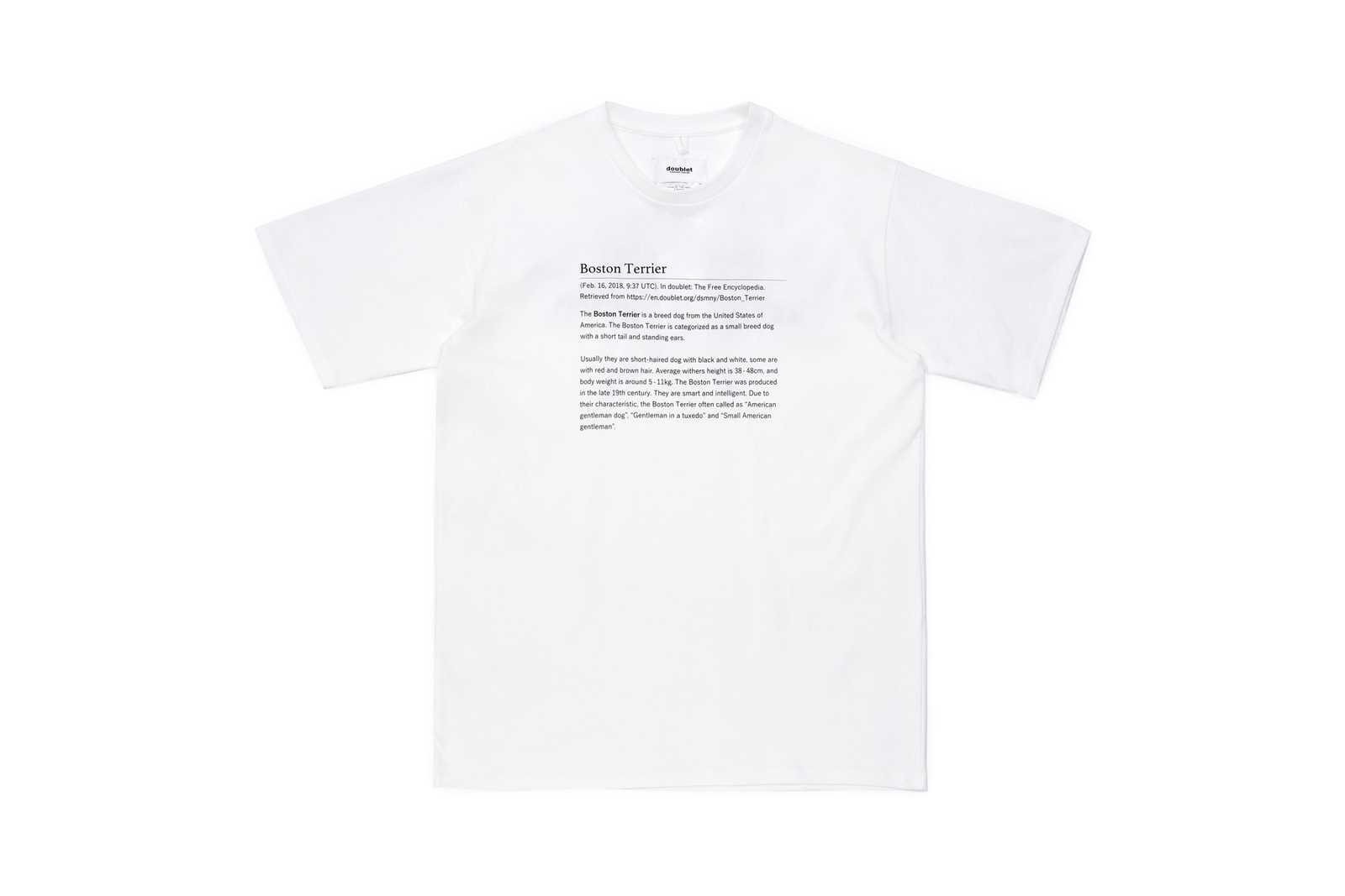 Dover Street Market が STÜSSY や BAPE®️ とともに戌年Tシャツコレクションを発表 〈NikeLab〉、〈Noah〉、〈Bianca Chandon〉、〈doublet〉、〈Richardson〉、〈Undercover〉など超豪華なラインアップで2018年を祝福 今年も早いもので、すでに1ヶ月半が経過。読者のみなさんも正月気分がすっかり抜けきり、本格的に仕事や学業に精を出しはじめている頃ではないだろうか。だが、中国は2月16日（金）に旧正月を迎える。そこで『Dover Street Market』が2018年を祝福する意味を込めて、戌年Tシャツコレクションを制作。ひとまずは本プロジェクトに参加するブランドを列挙してみよう。〈STÜSSY（ステューシー）〉、〈BAPE®️（ベイプ）〉、〈NikeLab（ナイキラボ）〉、〈Noah（ノア）〉、〈Bianca Chandon（ビアンカ シャンドン）〉、〈doublet（ダブレット）〉、〈Richardson（リチャードソン）〉、〈Undercover（アンダーカバー）〉、〈Bootleg Is Better（ブートレグ イズ ベター）〉、〈Dreamland Syndicate（ドリームランド シンジケート）〉……ここまで豪華な並びはストリート界でも滅多に見ることができないだろう。さらに、このラインアップに今後名前を聞く機会が増えるに違いないUKベースのアップカミング〈Expert Horror（エキスパート ホラー）〉と、世界中で熱狂的な人気を誇るオーストライア人シンガー・ソングライター Nick Cave（ニック・ケイヴ）も参加。各アイテムはまもなく、『DSM』の各店舗にて発売開始。それまでに下のフォトギャラリーから、お気に入りの1枚をピックアップしておこう。  また、今週末の『Dover Street Market』は〈Sasquatchfabrix.（サスクワァッチファブリックス）〉x〈BRAIN DEAD（ブレイン デッド）〉のドロップも控えているので、こちらもお忘れなく。