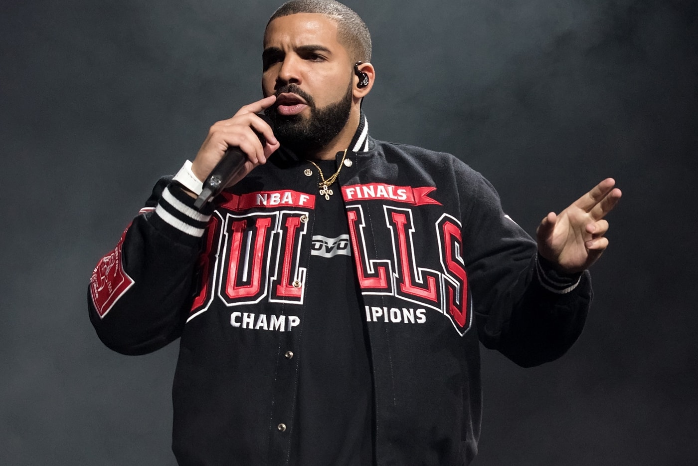 Drake Performs "Jumpman," "Back to Back" Live at Surprise London Show
