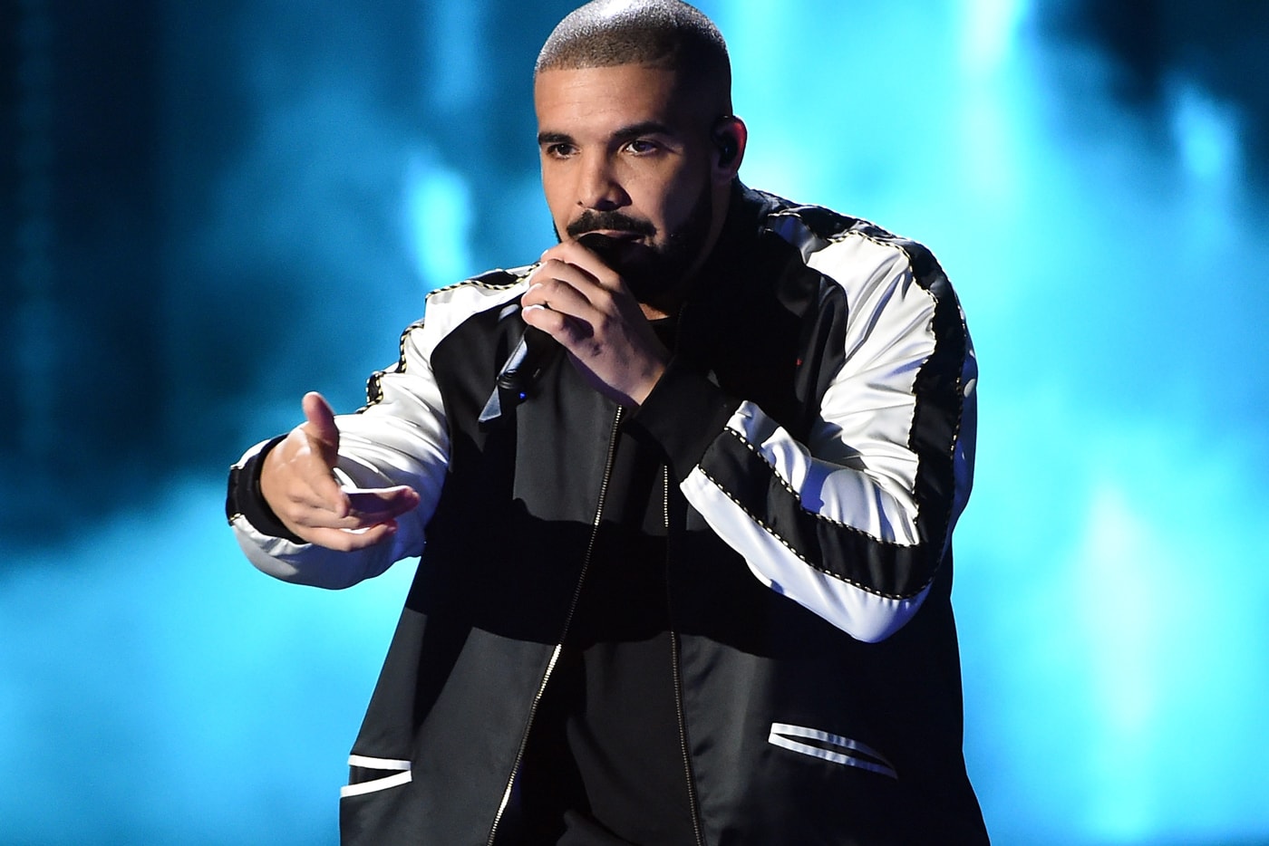 Drake Slams Donald Trump During London Concert, "F**K That Man" Boy Meets World Tour