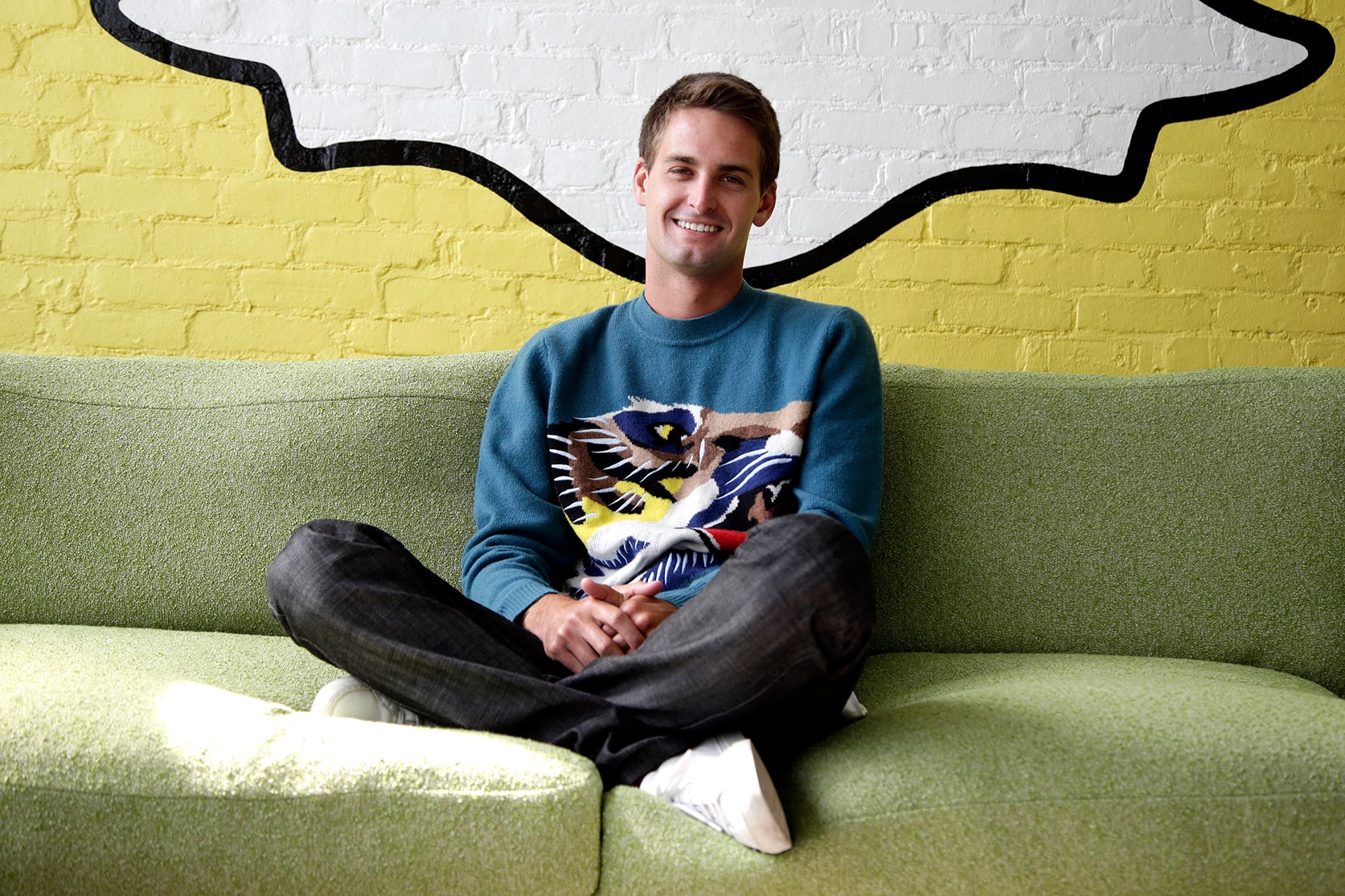 Эван Спигал Snapchat Генеральный директор Snap Inc. Бонус в 637 миллионов долларов Кайли Дженнер Твит об убытках в 1,3 миллиарда AirPod