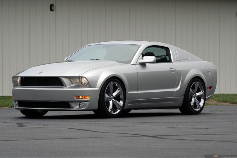 Ford Mustang Iacocca Silver Edition Auction 2009 45th anniversary car black grey