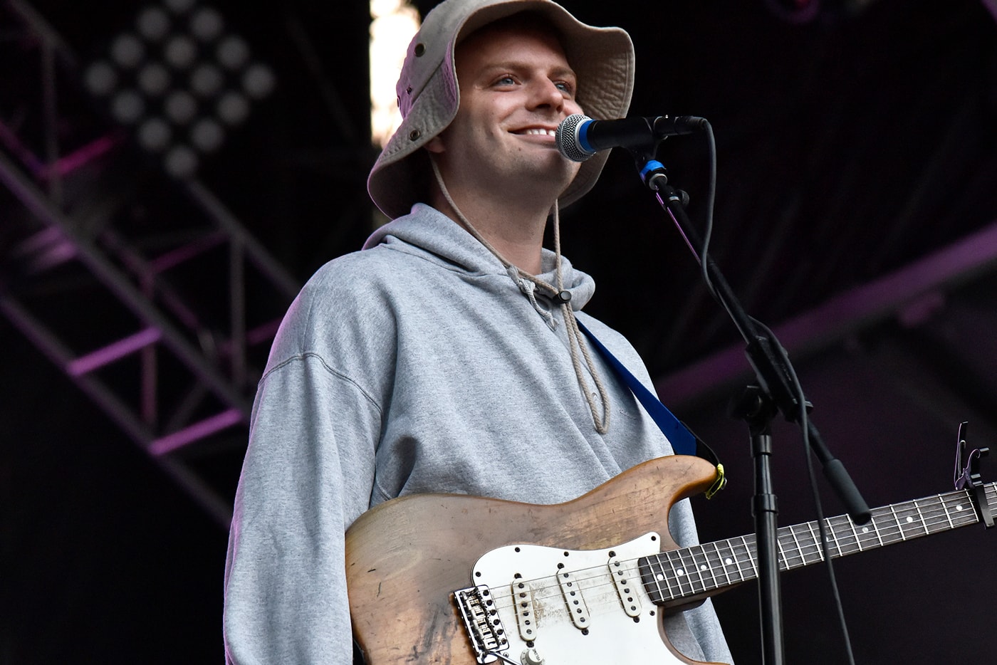 Mac DeMarco Covers Billy Joel's "Just The Way You Are" Live