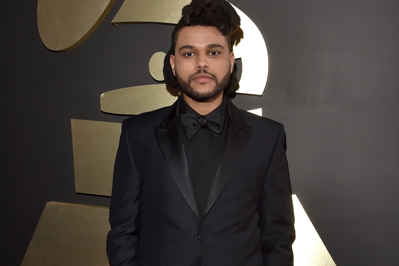The Weeknd Performs "Can't Feel My Face" & "In the Night" at the 2016 GRAMMYs