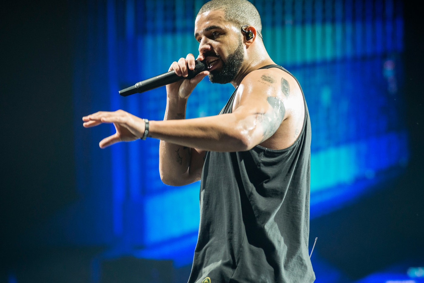 Watch Drake's "Hotline Bling" Parody Commercial for Super Bowl Sunday