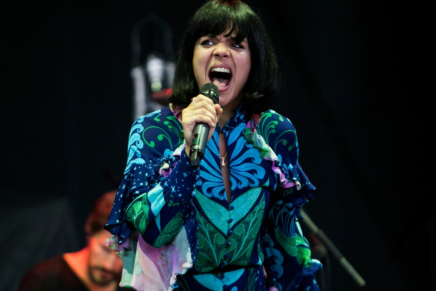 bat-for-lashes-in-gods-house-video