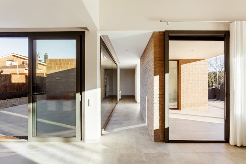 Casa Juani House Home Pepe Gascón Arquitectura Spain Viladecavalls Swimming Pool Modern Sleek Interior Furniture