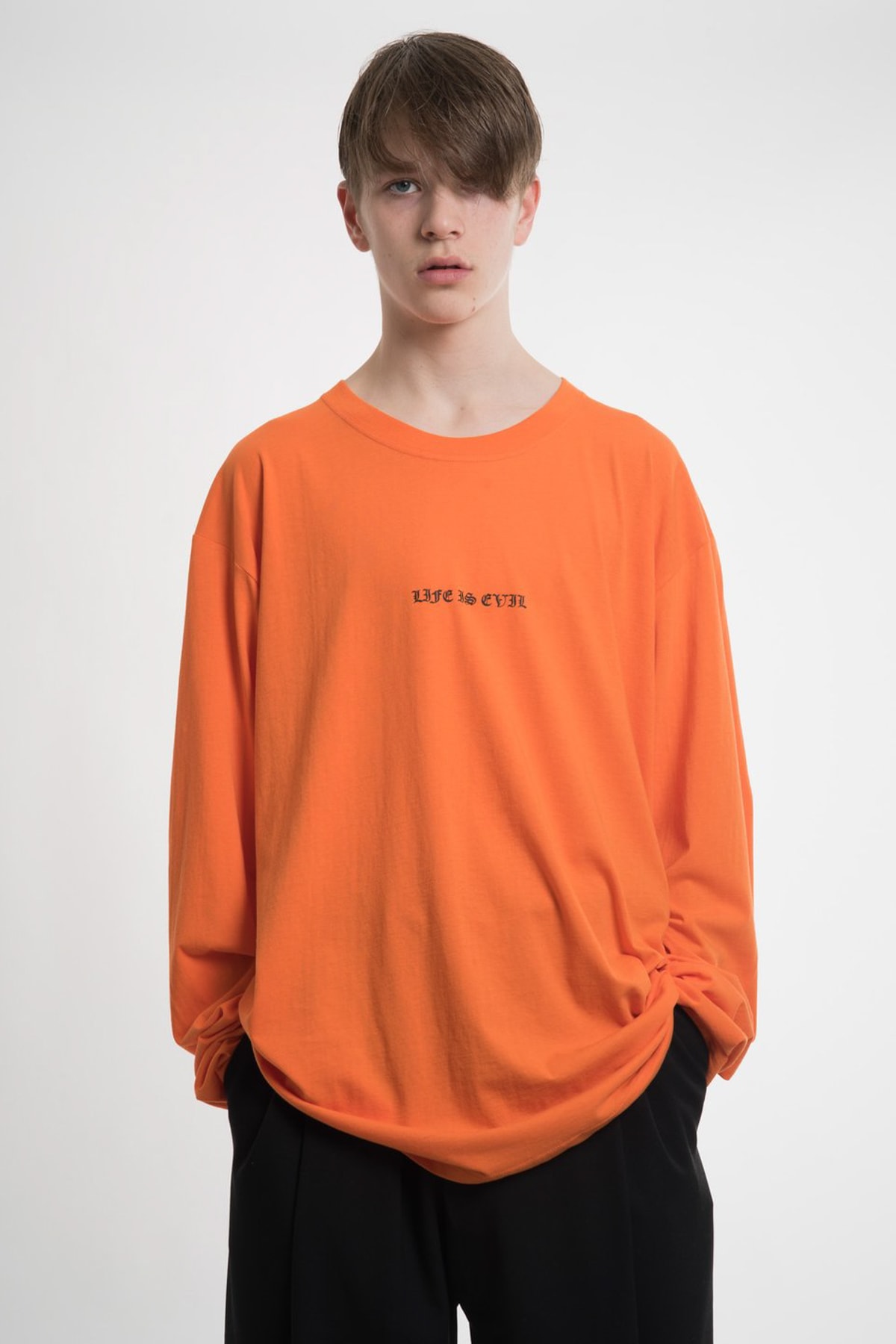Hyein Seo Spring Summer 2018 Collection Lookbook Mens Release T-shirt Sweatshirt Lab Coat Clutch Cross Bag Denim Pants Hoodie Bomber Necklace Badge Pin
