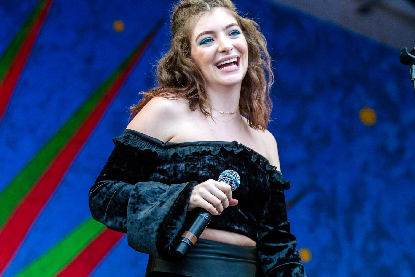 Lorde performs green light liability snl