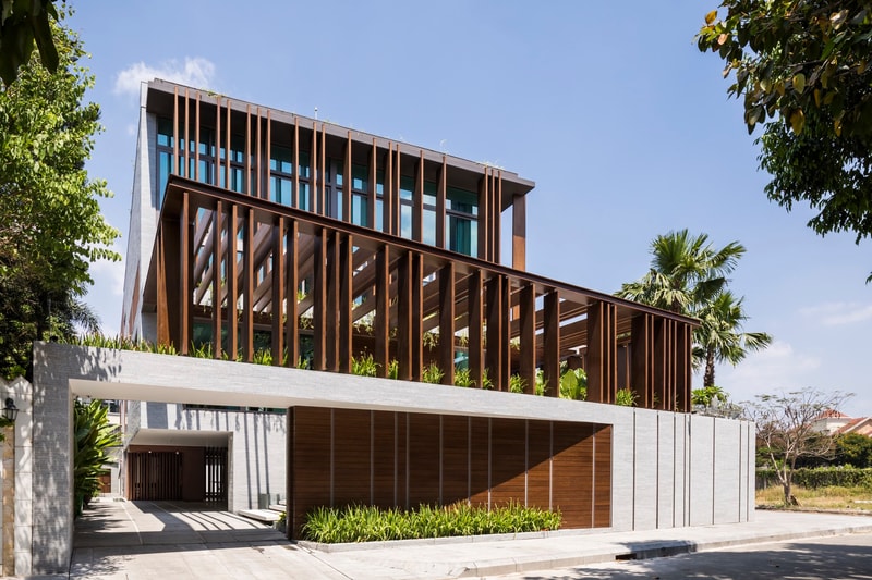 Louvers House Mia Design Studio Thảo Điền Vietnam Modern Wooden Exterior House courtyard design inspiration interior