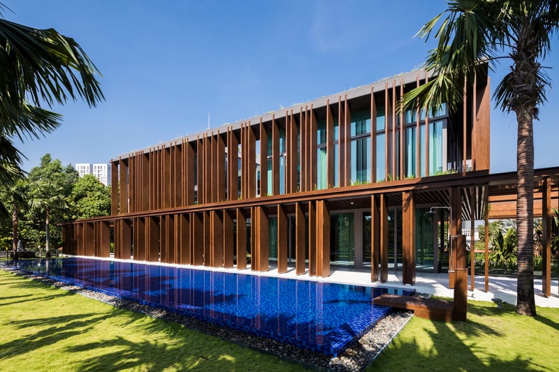 Louvers House Mia Design Studio Thảo Điền Vietnam Modern Wooden Exterior House courtyard design inspiration interior