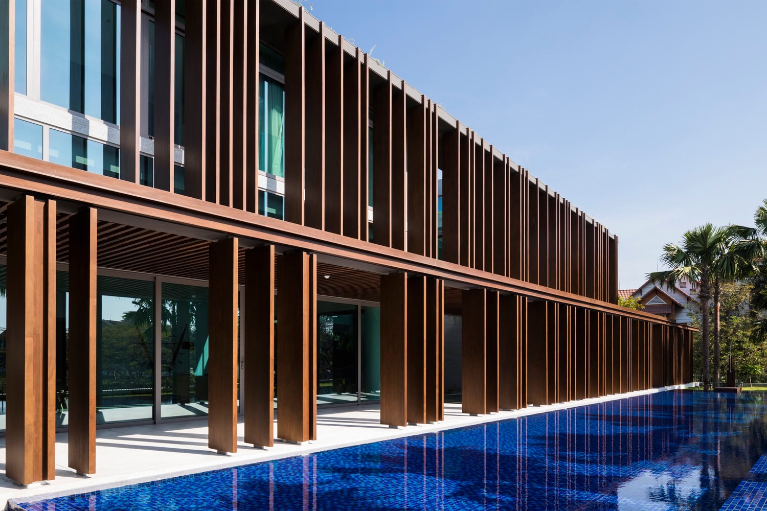 Louvers House Mia Design Studio Thảo Điền Vietnam Modern Wooden Exterior House courtyard design inspiration interior