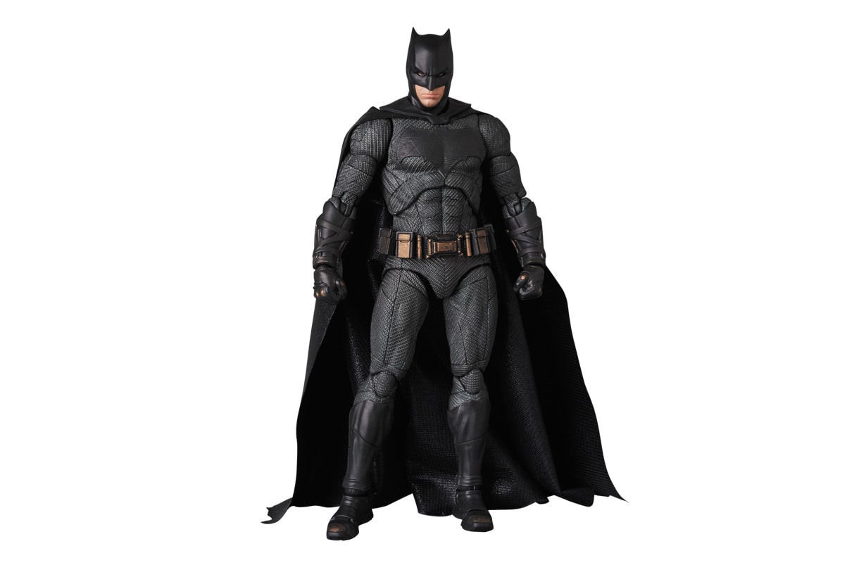 Medicom Toy Perfect studio batman mafex japan articulated figure justice league accessories gun face costume
