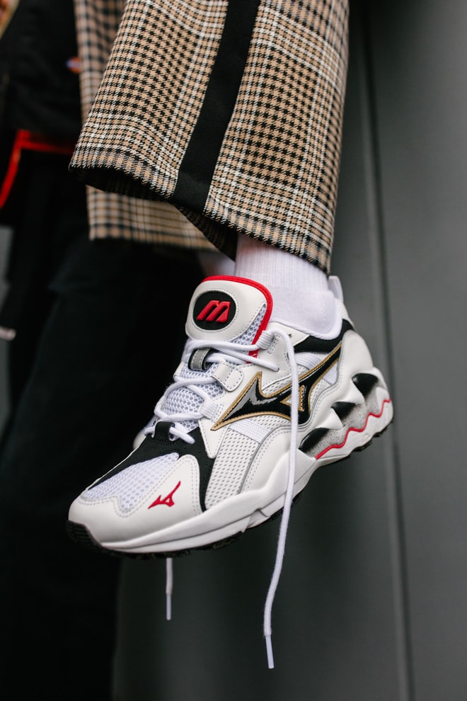 Mizuno 1906 WAVE RIDER 1 OG Sneaker Re-Release retro drop info date launch japan exclusive chunky dad sneaker shoe 1997