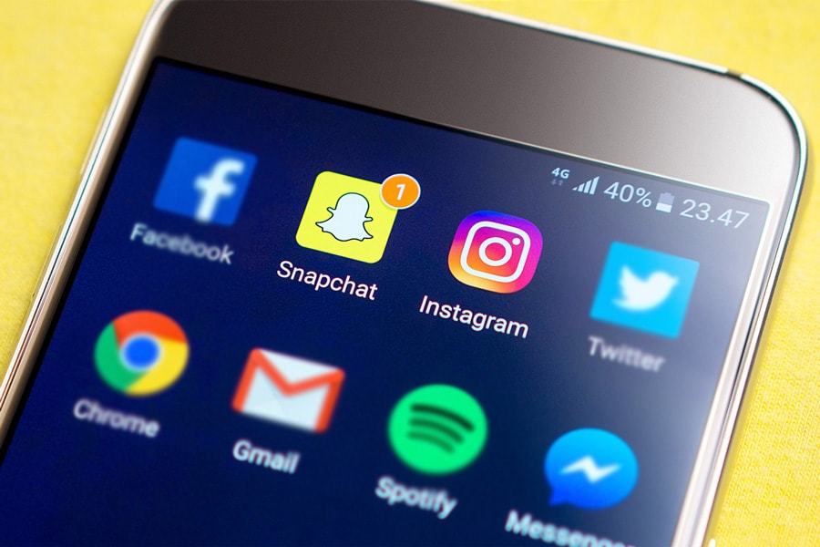 Instagram & Snapchat Have Removed The GIF's Temporarily Because Of A Racist  GIF – SimplyAmina