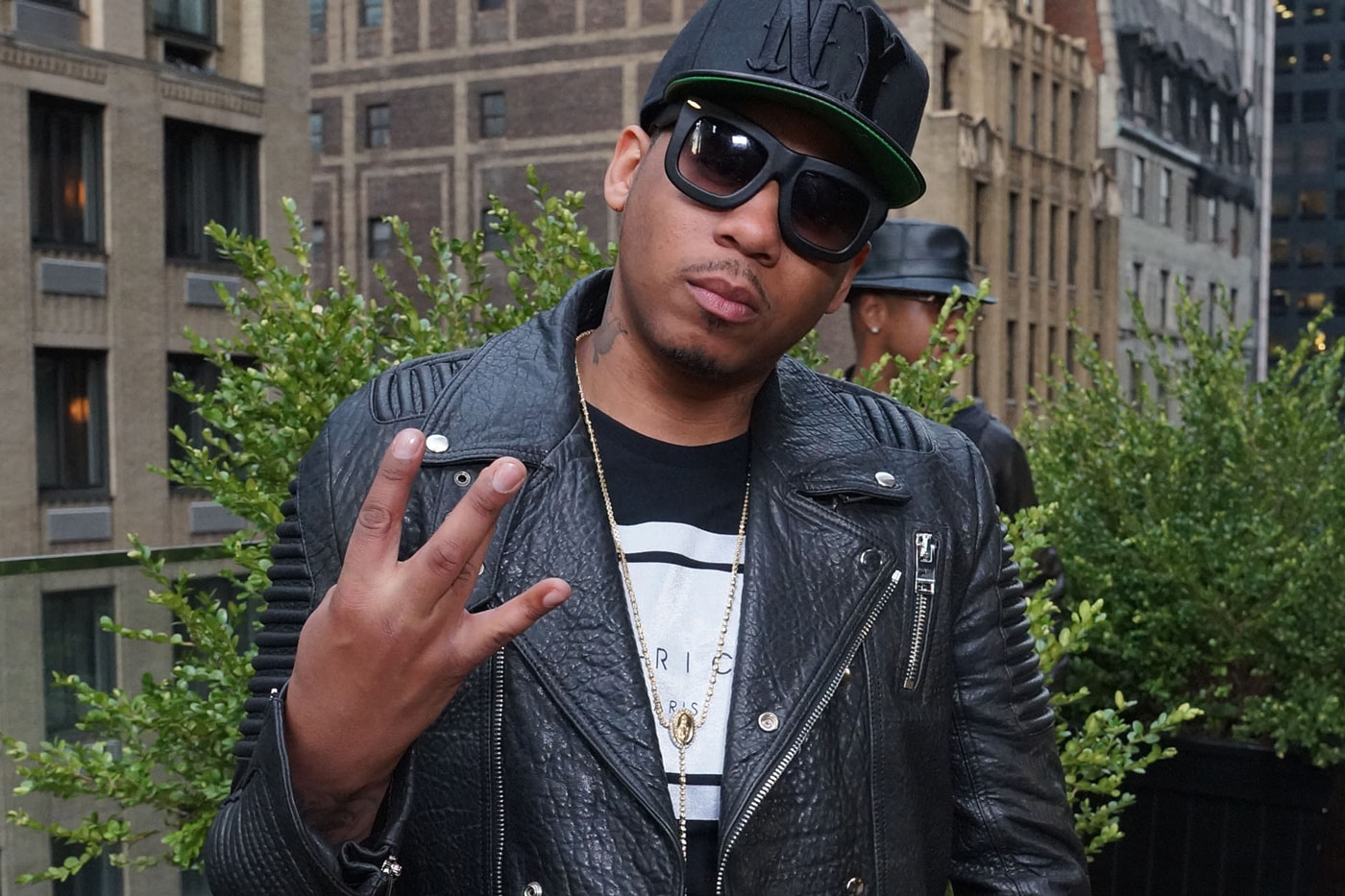 vado-large-on-the-streets
