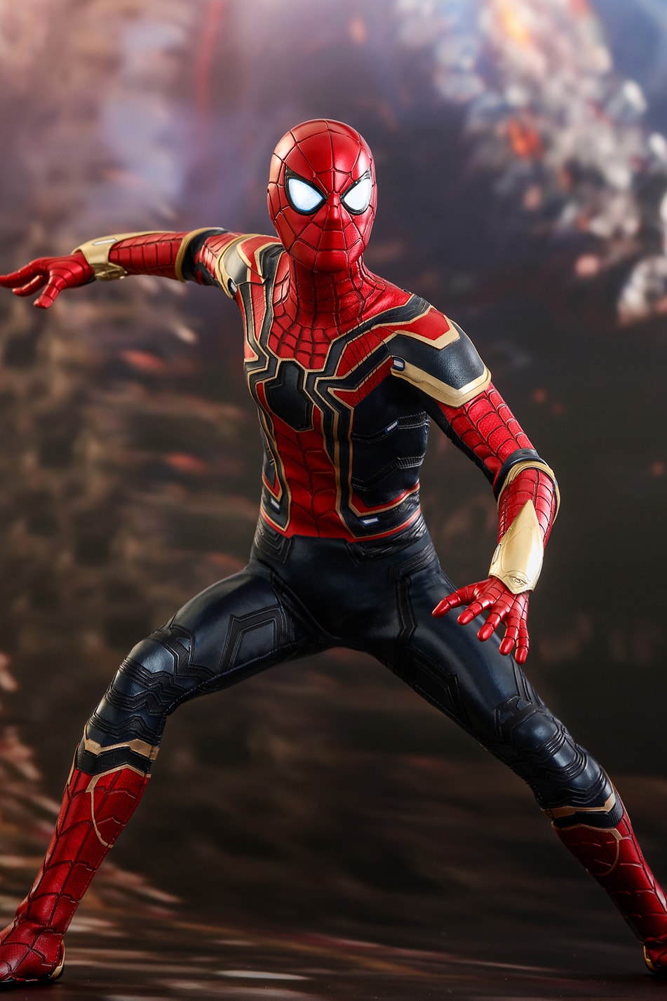 Мстители Бесконечная война Горячие игрушки Железный Человек-паук Коллекционная фигурка Тони Старк Том Холланд Marvel Action Comic