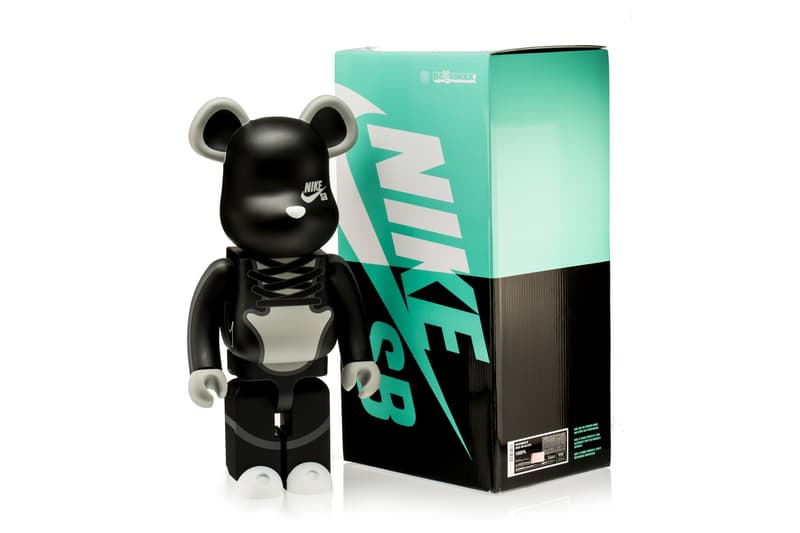 Heritage Auctions April Collectible Toys Auction KAWS TOYS Bearbricks Medicom Be@rbricks Kidrobot Supreme New York Los Angeles BAPE Lucas Films Orignalfake