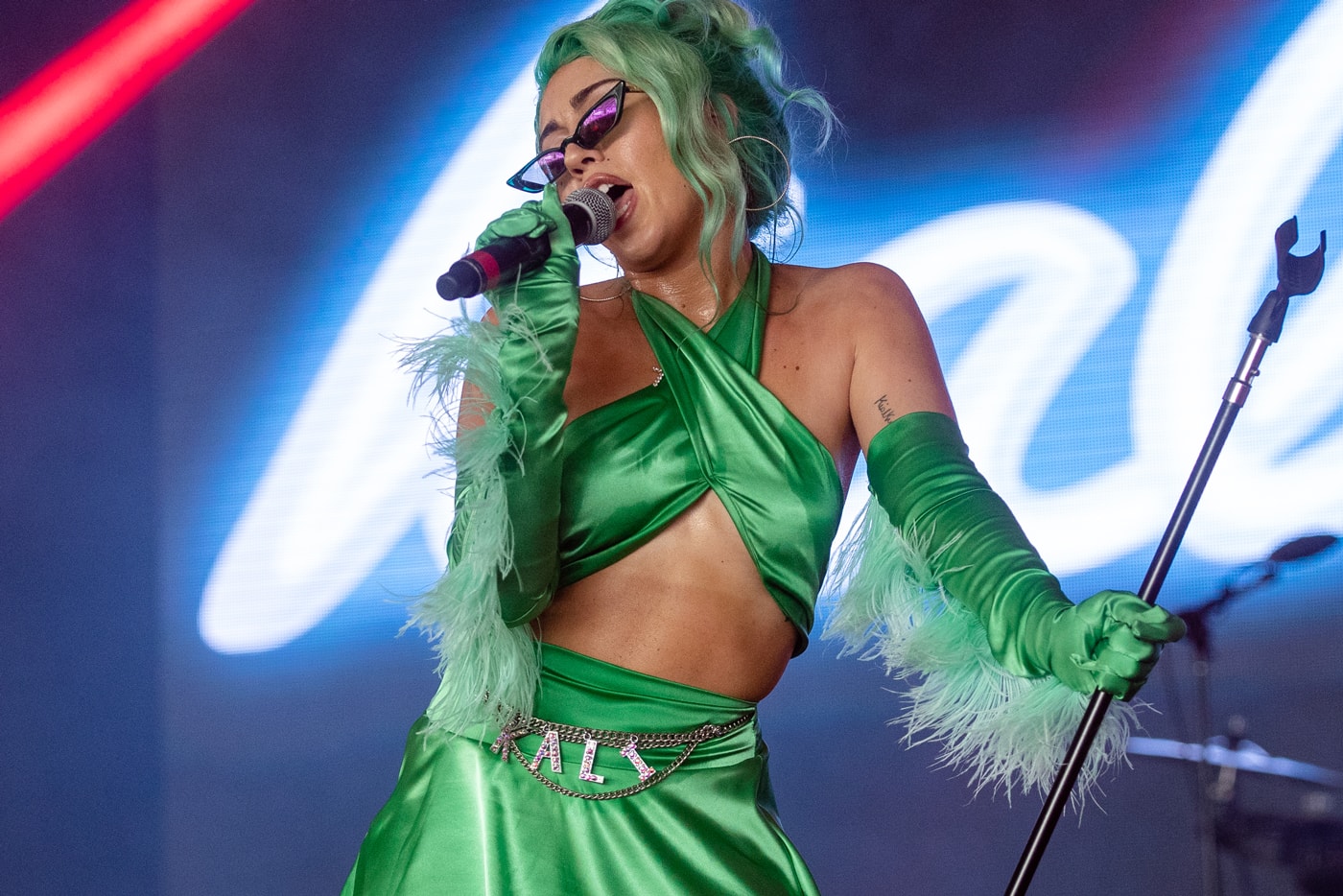 kali-uchis-only-girl-video