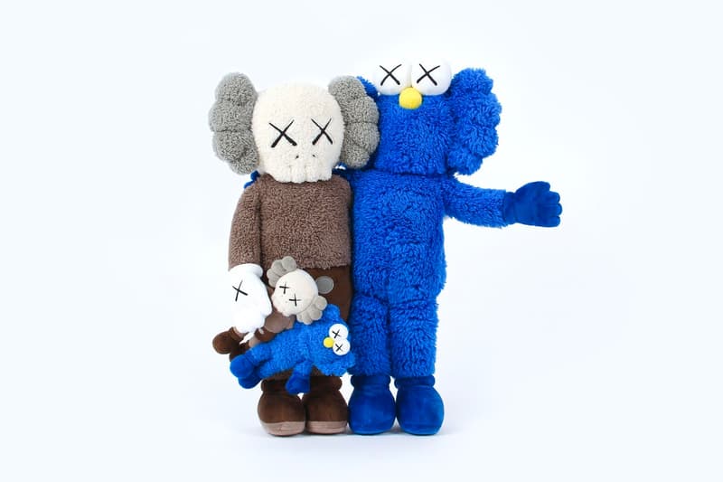 KAWS SEEING/WATCHING BFF Companion Changsha International Finance Square IFS China Bronze Art Sculpture Installation Pre-Sale Release Plush Key Chain T-shirt Glass Tote Bag