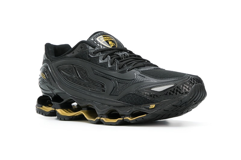 Lamborghini Mizuno Wave Tenjin 3 carbon fiber running sneaker shoe black gold branding logo 2018