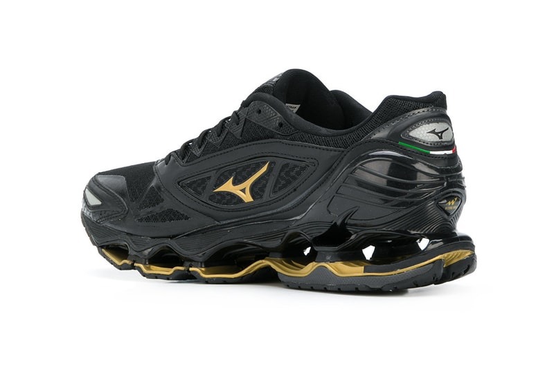 Lamborghini Mizuno Wave Tenjin 3 carbon fiber running sneaker shoe black gold branding logo 2018