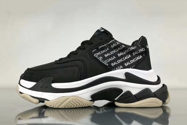 New Balenciaga Triple S Update Black White All-Over Text Print Colorway Kicks Sneakers Trainers Shoes Logo Monochrome