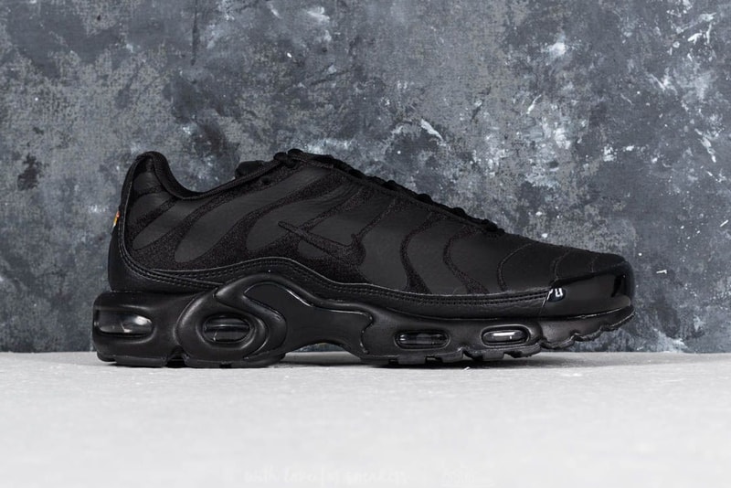 Nike Air Max Plus Leather Release Triple Black White