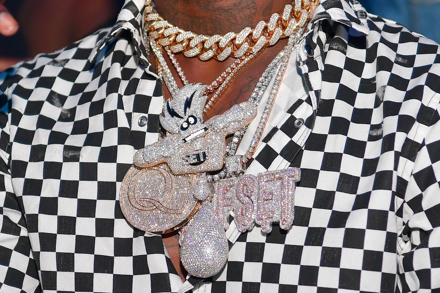 https%3A%2F%2Fhypebeast.com%2Fimage%2F2018%2F04%2Foffset-100000-dollar-usd-rain-drop-chain-222.jpg