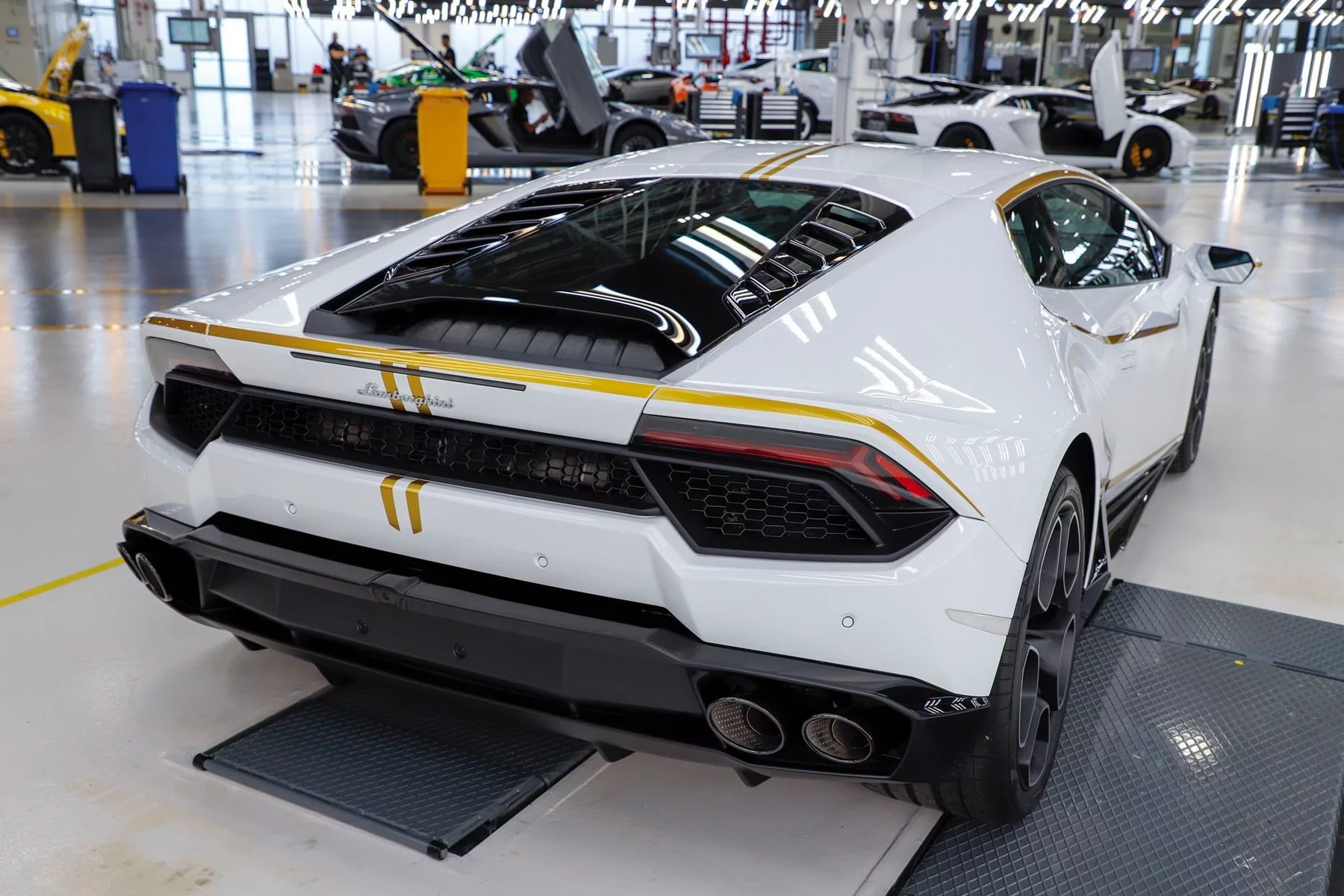 Pope Francis Lamborghini Huracan Auction price purchase 2018 sports car charity