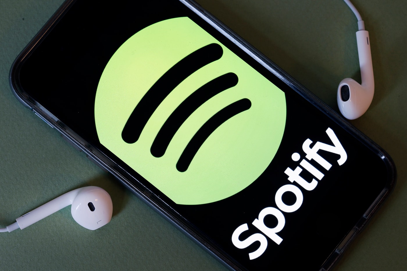 Spotify Stock Debuts 165 90 USD dollars Share Company valuation 30 billion nyse new york stock exchange april 3 2018
