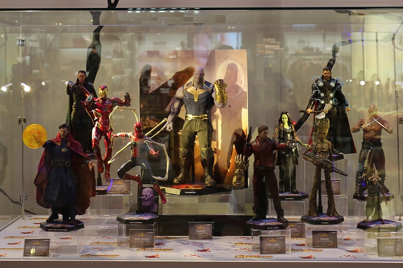 Marvel Studios Avengers Infinity War Hong Kong Exhibition Guardians of the Galaxy Spider-Man Ironman Thor Starlord War Machine Groot Thanos Black Widow Black Panther Gauntlet Hulk Buster Rocket Racoon Festival Walk Full Look