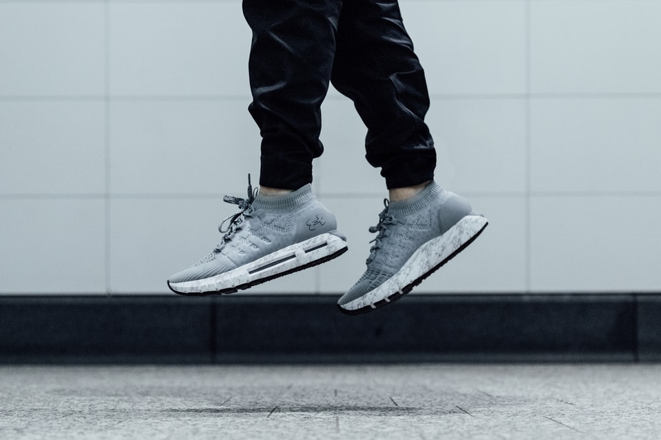 Connecting under armour hovr Clearance