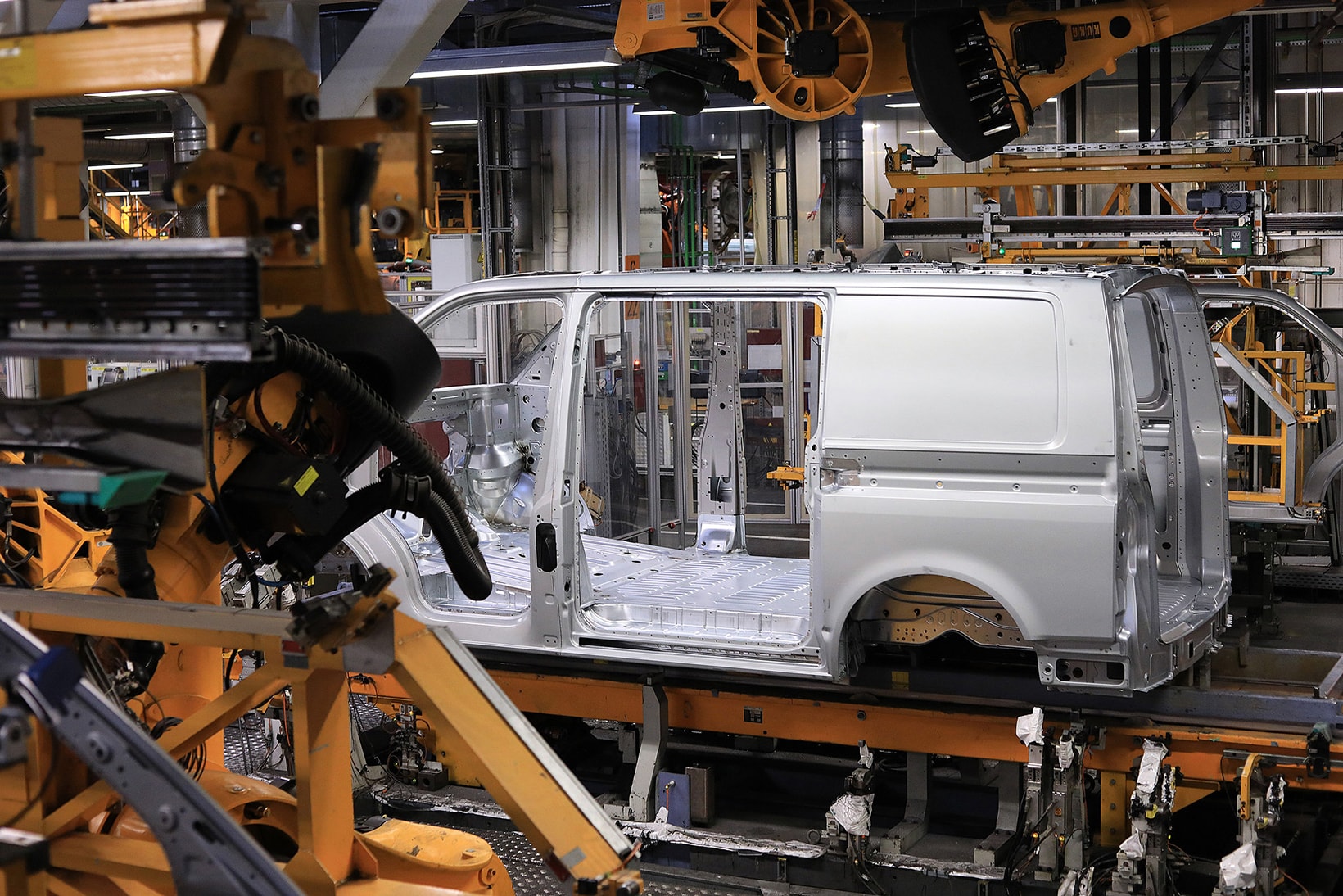 Apple Volkswagen Tim Cook Self-Driving Car Shuttle T6 Transporter Campus Work Autonomous Technology Automotive