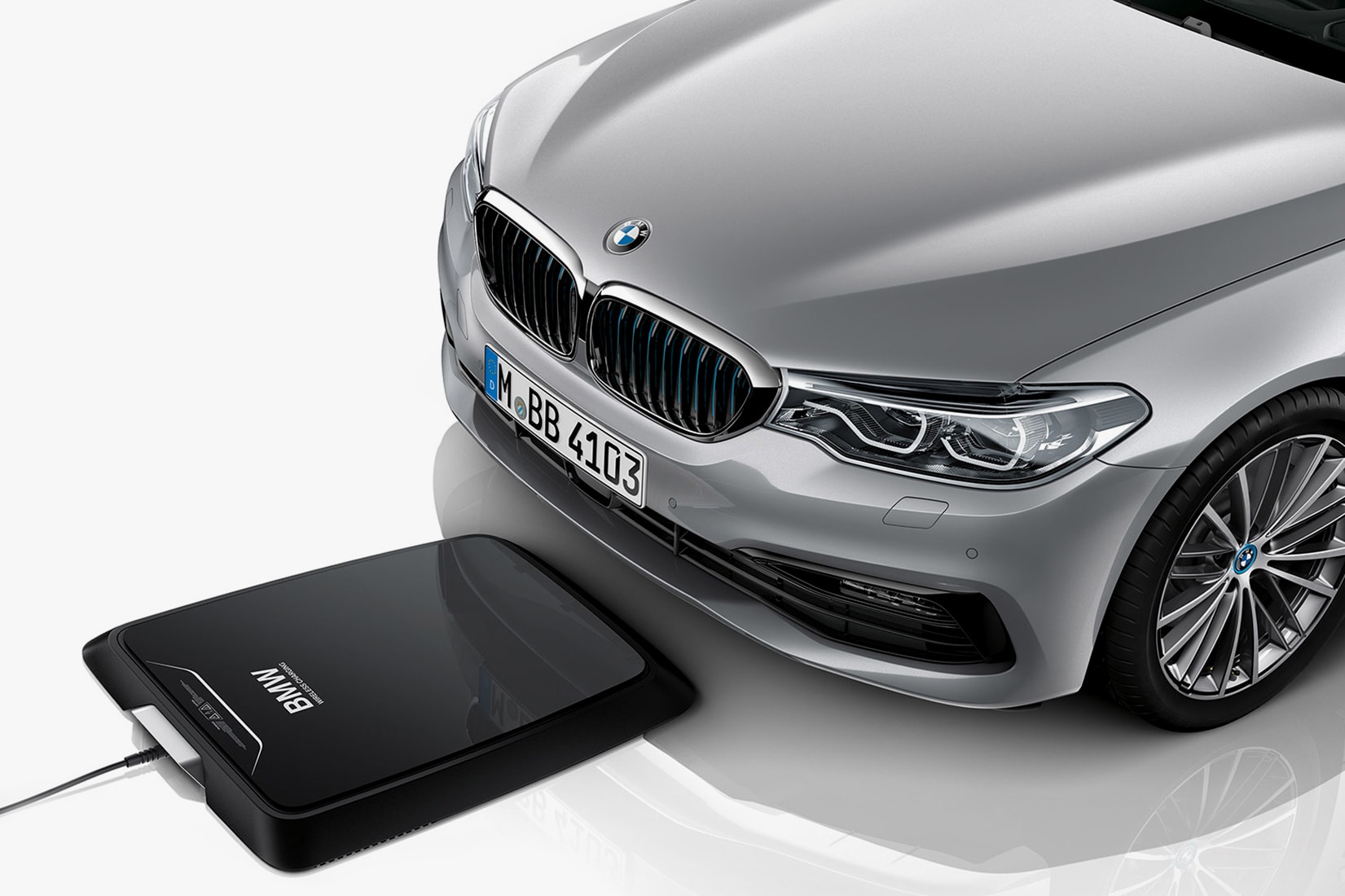 BMW Wireless Charging Station 530e iPerformance Sedan GroundPad CarPad Power 3.2 kW Three Half Hours Software Electric Cars