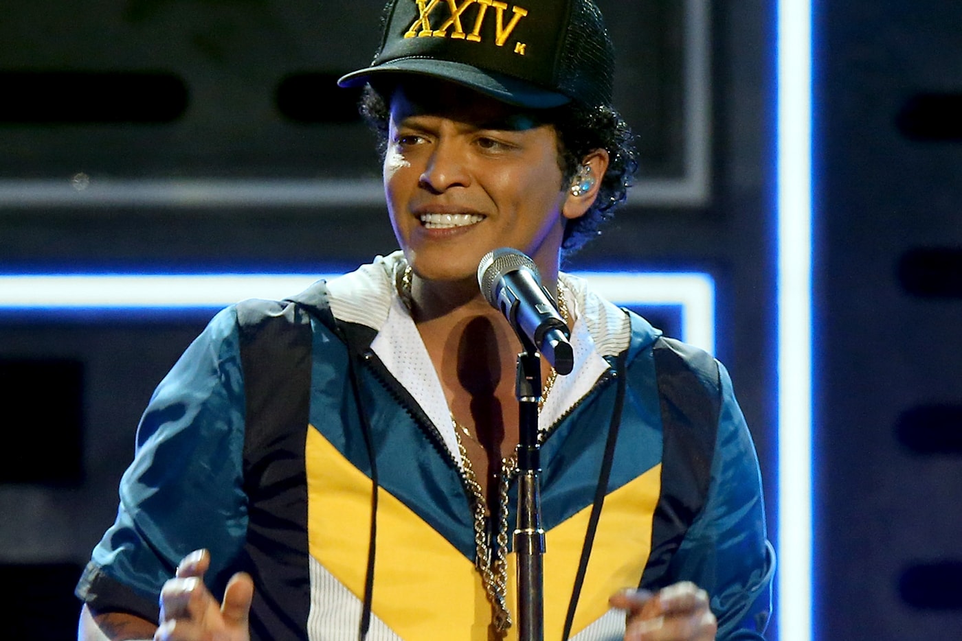 bruno-mars-featuring-cee-lo-green-bob-the-other-side