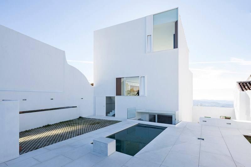 Claire House DTR_Studio Architects Spain Gaurcín Houses All-White Minimalistic Simplistic Modern Interior Exterior